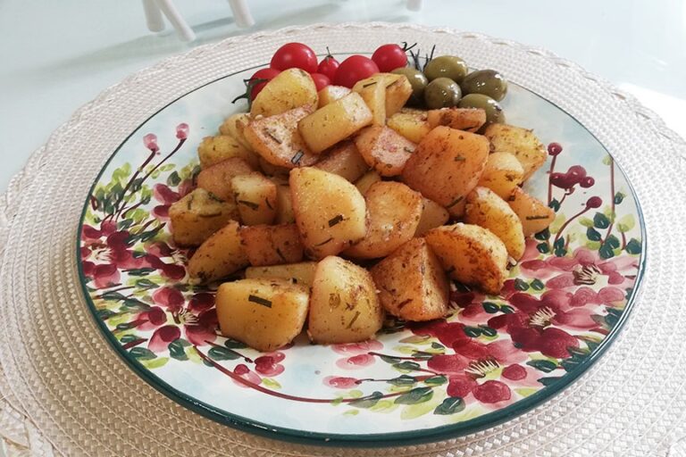 How to make Baked potatoes in a frying pan